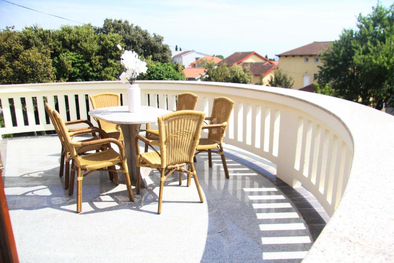 Villa Lusi house à Sveti Filip i Jakov Extérieur photo
