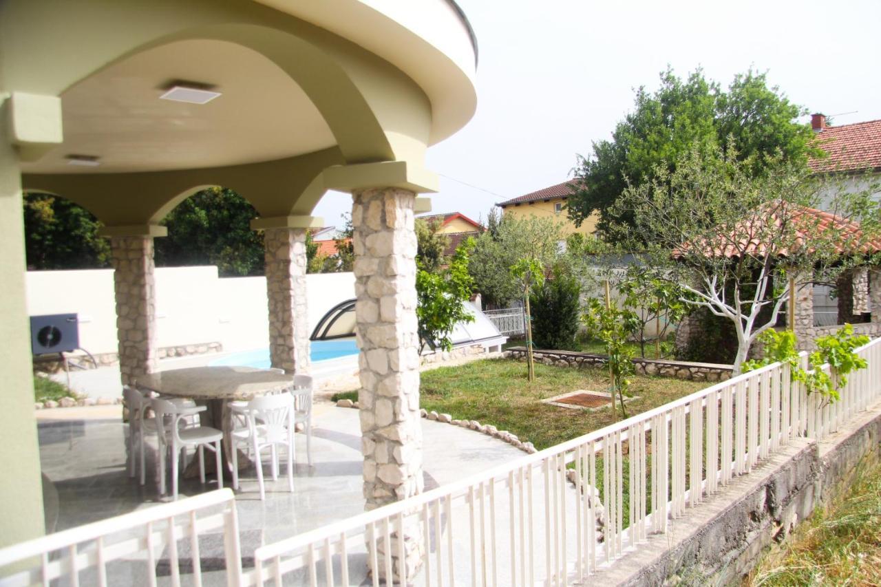 Villa Lusi house à Sveti Filip i Jakov Extérieur photo