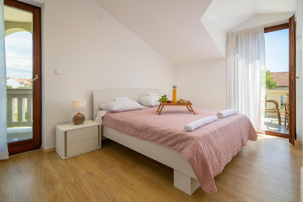 Villa Lusi house à Sveti Filip i Jakov Extérieur photo