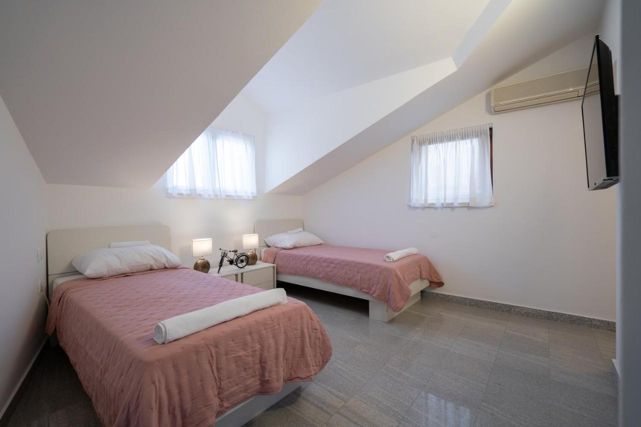 Villa Lusi house à Sveti Filip i Jakov Extérieur photo