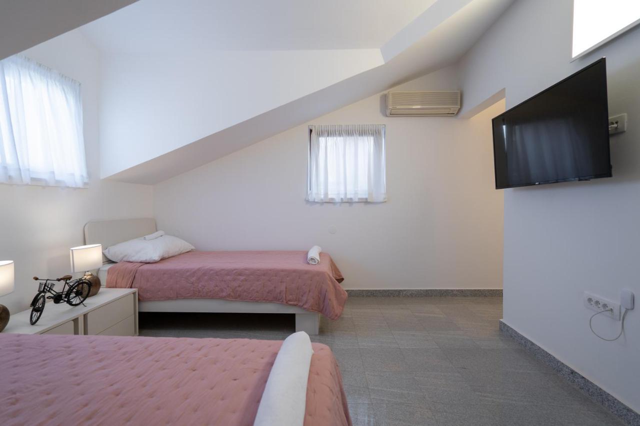 Villa Lusi house à Sveti Filip i Jakov Extérieur photo