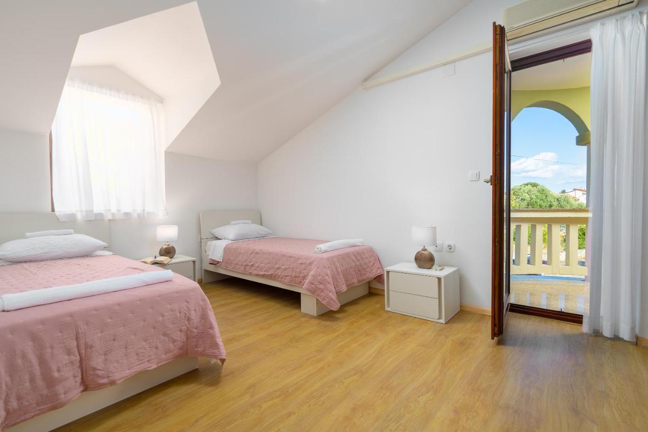 Villa Lusi house à Sveti Filip i Jakov Extérieur photo