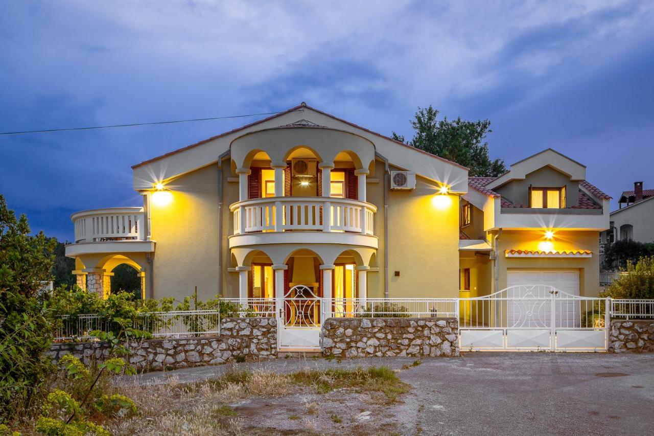 Villa Lusi house à Sveti Filip i Jakov Extérieur photo
