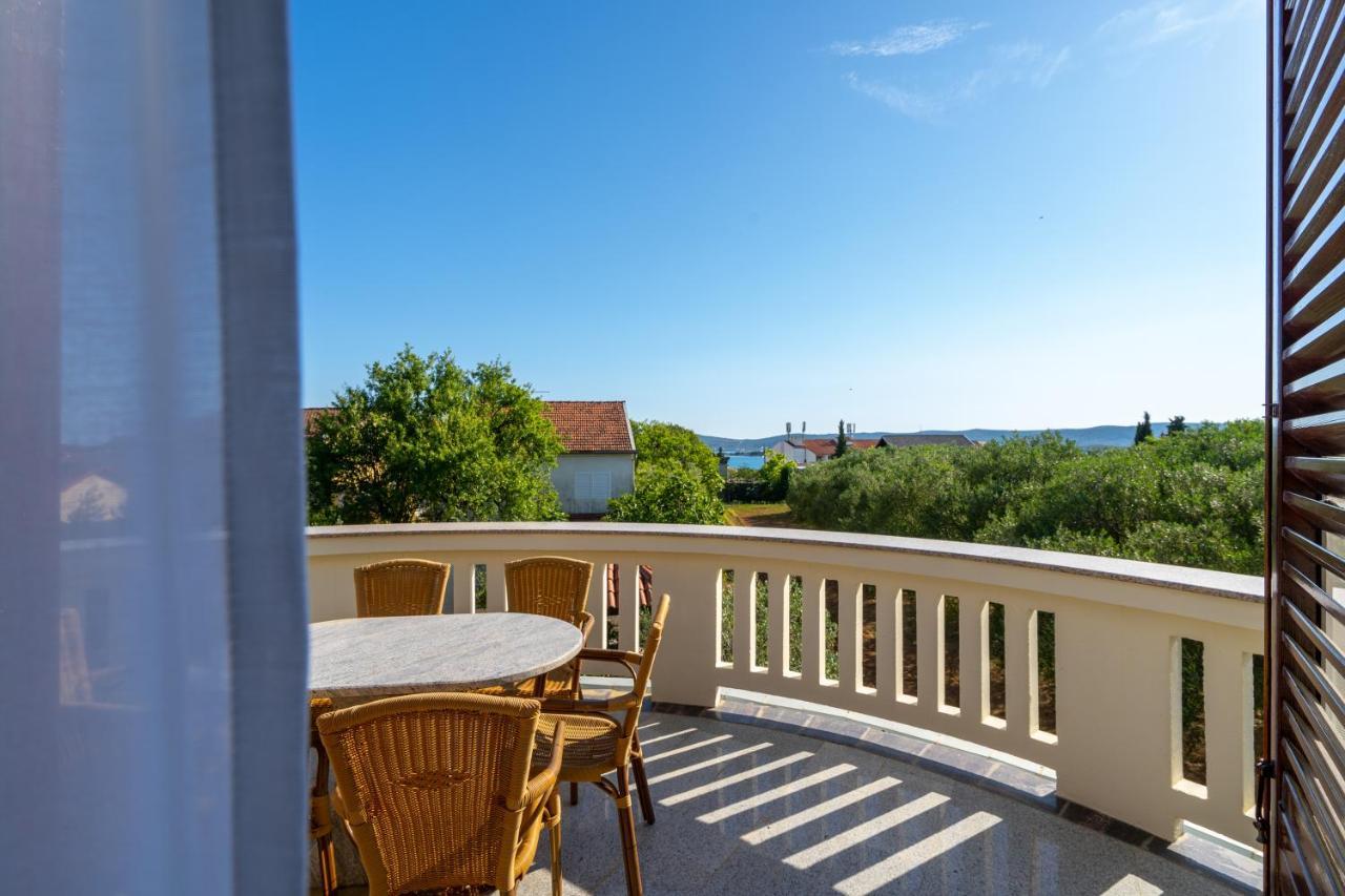 Villa Lusi house à Sveti Filip i Jakov Extérieur photo